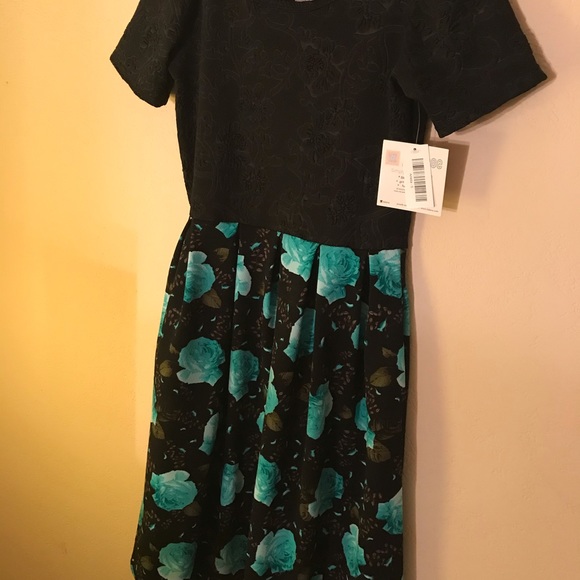 LuLaRoe Dresses & Skirts - Small LuLaRoe Amelia dress, **new with tags**